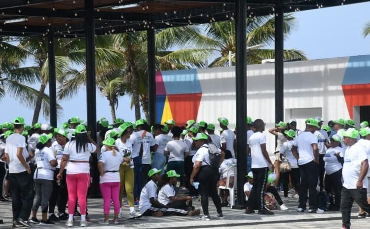 Más de 200 personas se unen en una caminata histórica por la salud mental en prisiones