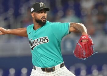 Sandy Alcántara silencia a los Rays en una magistral blanqueada de los Marlins