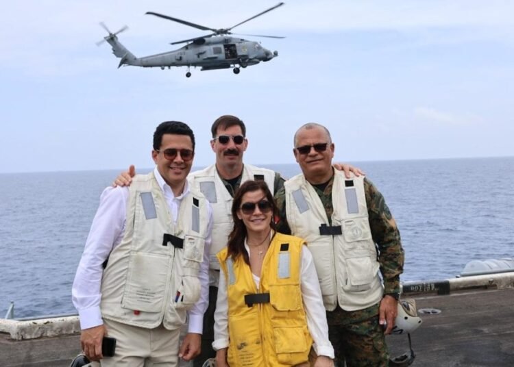 Delegación dominicana visita portaaviones estadounidense en una histórica misión de cooperación militar