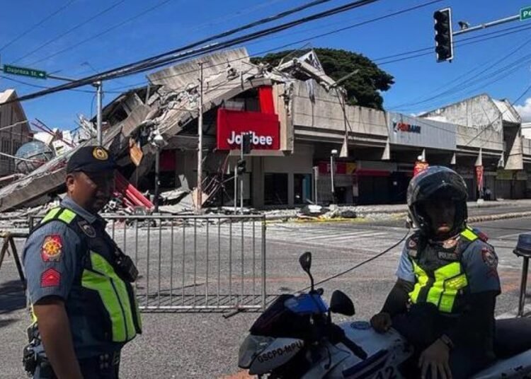 Impresionantes imágenes muestran cómo se sintió el fuerte sismo en Filipinas