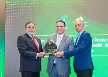 Cámara de Comercio de SFM rinde homenaje a la destacada trayectoria de Eduardo Sanz Lovatón