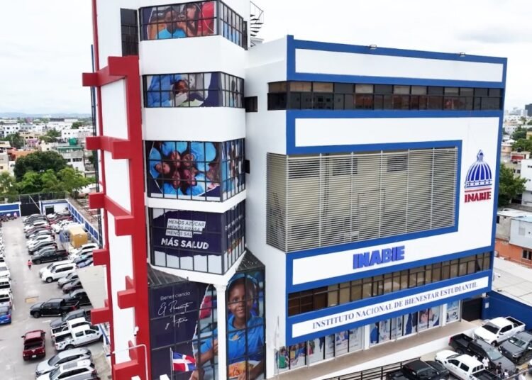 INABIE impulsa la industria local: priorizan zapatos escolares de fabricación dominicana en sus nuevas contrataciones
