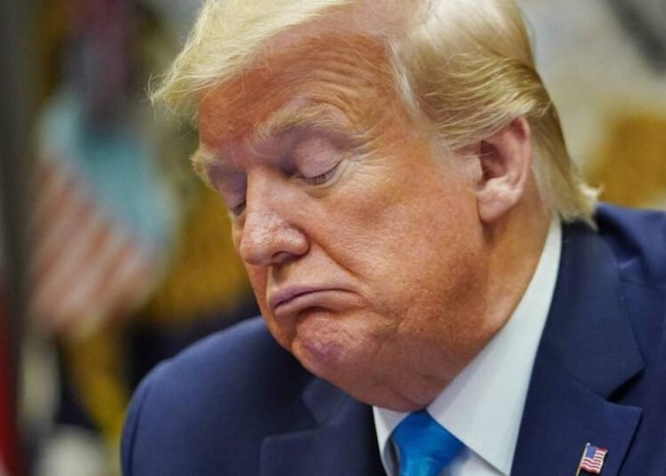 Revés judicial a Trump: Juez anula cobro de 100,000 dólares en visas H-1B