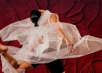 Carmesí: la Compañía Nacional de Danza Contemporánea deslumbra en la Sala Manuel