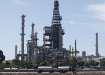 El precio del petróleo WTI se desploma un 2,44% tras el acuerdo de no agresión entre Irán e Israel