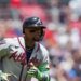 Alerta en la MLB: Ronald Acuña Jr. enciende las alarmas tras sufrir una aparente lesión en la pierna