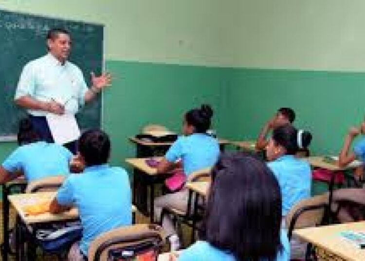 Escuelas tendrán 2 semanas extra este año para recuperar clases perdidas