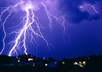 Alerta meteorológica: 12 provincias bajo amenaza de fuertes lluvias y tormentas por vaguada y onda tropical