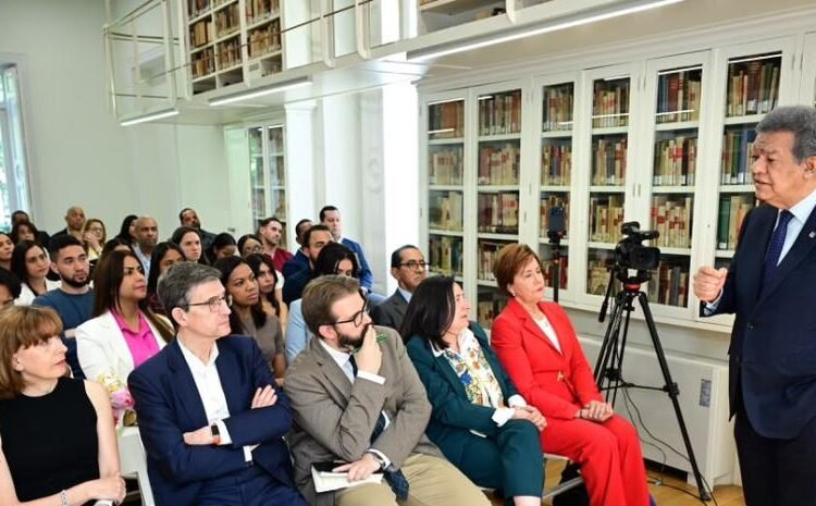 Leonel Fernández debate en Madrid los retos que definen el futuro global