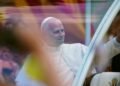 El Papa Francisco llega al muelle de la vergüenza en Canarias: el impactante gesto ante la tragedia migratoria