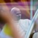 El Papa Francisco llega al muelle de la vergüenza en Canarias: el impactante gesto ante la tragedia migratoria