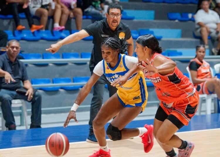 Mauricio Báez y San Carlos conquistan la jornada del TBS Femenino