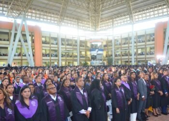 Rector de la UASD desafía a graduandos a superar el legado de sus egresados más brillantes