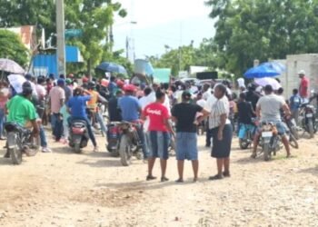 Barahona explota en protestas por falta de agua y deterioro de sus calles