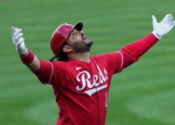 Eugenio Suárez comanda la contundente victoria de los Rojos sobre los Mets