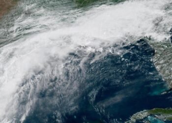 Alerta máxima: Emiten vigilancia por tormenta tropical frente a las costas de Texas