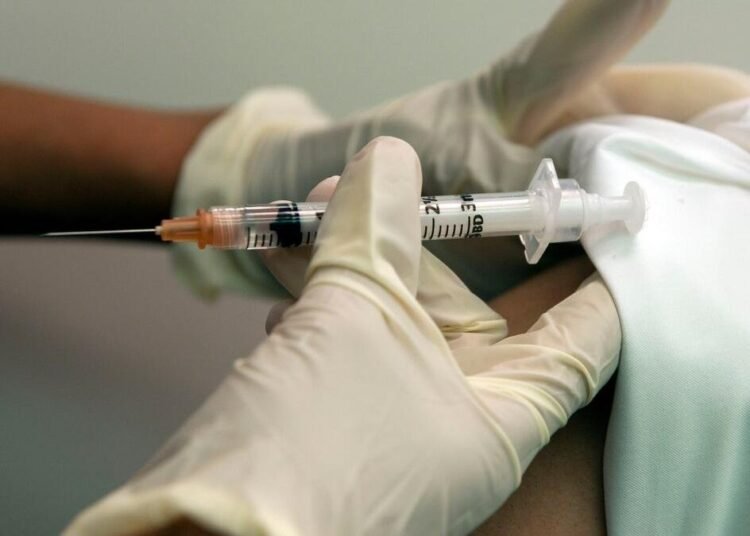 La FDA aprueba la primera vacuna contra la gripe basada en la tecnología de ARNm del COVID-19
