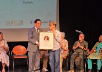 Lizamavel Collado hace historia en Madrid al ganar prestigioso premio literario