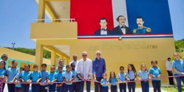 Abinader entrega moderna escuela básica en Santiago para potenciar la educación local