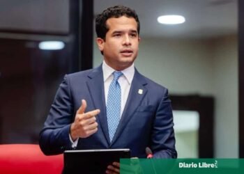 Omar Fernández rompe el silencio sobre la crisis de renuncias en la Fuerza del Pueblo