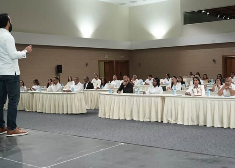 Periodistas del Mirex y el Inesdyc reciben capacitación estratégica en geopolítica global