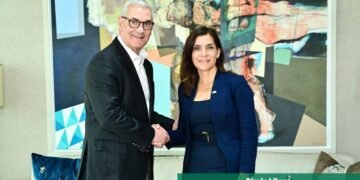 Gonzalo Castillo y la embajadora de EE. UU. Leah Campos sostienen reunión clave en República Dominicana