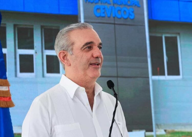 Luis Abinader entrega moderno hospital en Santiago y revoluciona la salud en la región norte