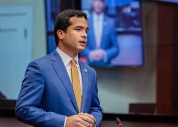 Omar Fernández: el político que gobierna bajo el temor a Dios