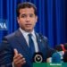 Omar Fernández aclara que la ley exige sueldos de al menos RD$52 mil