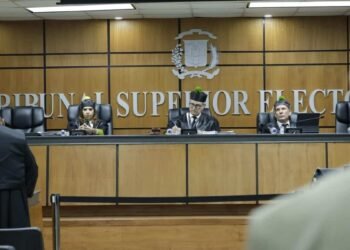 TSE aplaza decisión sobre reglamento de encuestas de la JCE y mantiene en suspenso el proceso electoral