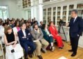 Leonel Fernández conecta con estudiantes en Madrid: los puntos clave de su encuentro viral