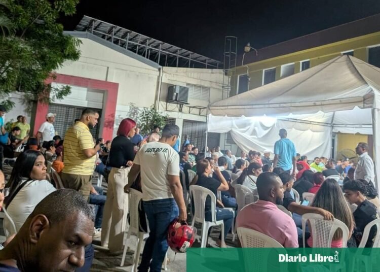 Caos en Santiago: largas filas y desesperación por renovar la cédula hoy